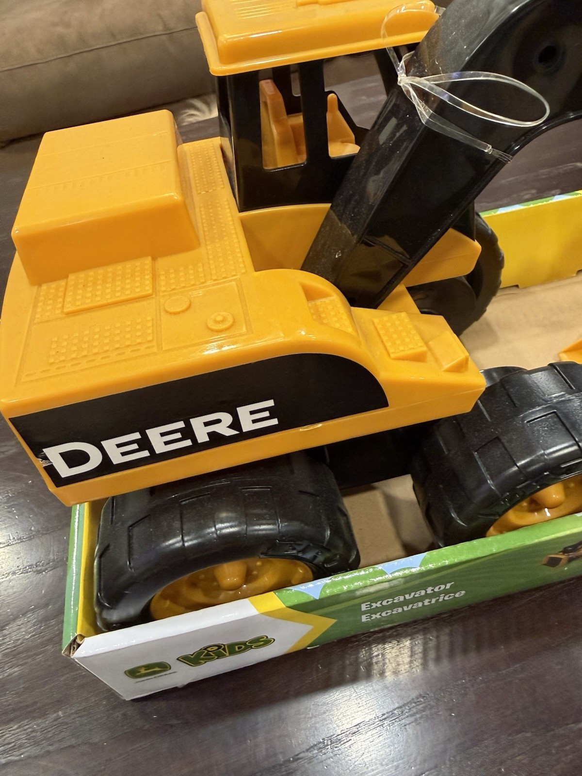 John Deere Sandbox Big Scoop Excavator Toy with Tilting Dump Bed – Construction