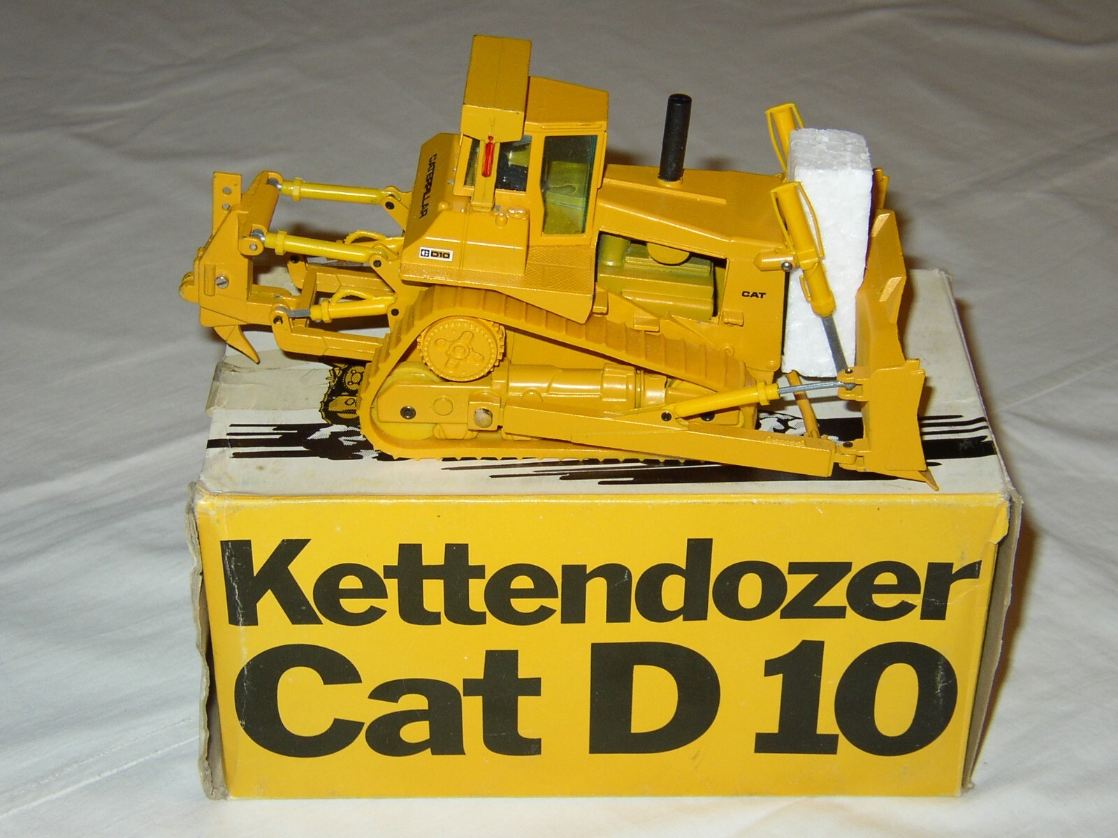CONRAD-GESCHA CATERPILLAR CAT D10 TRUCK-TYPE TRACTOR WITH BOX # 285 MIB/NMIB