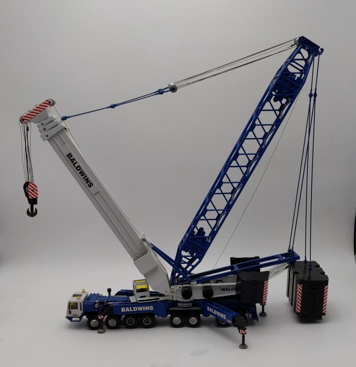 Zon Models 1:50 Scale Liebherr LTM 1500-8.1 8-axle Mobile Crane – Baldwins