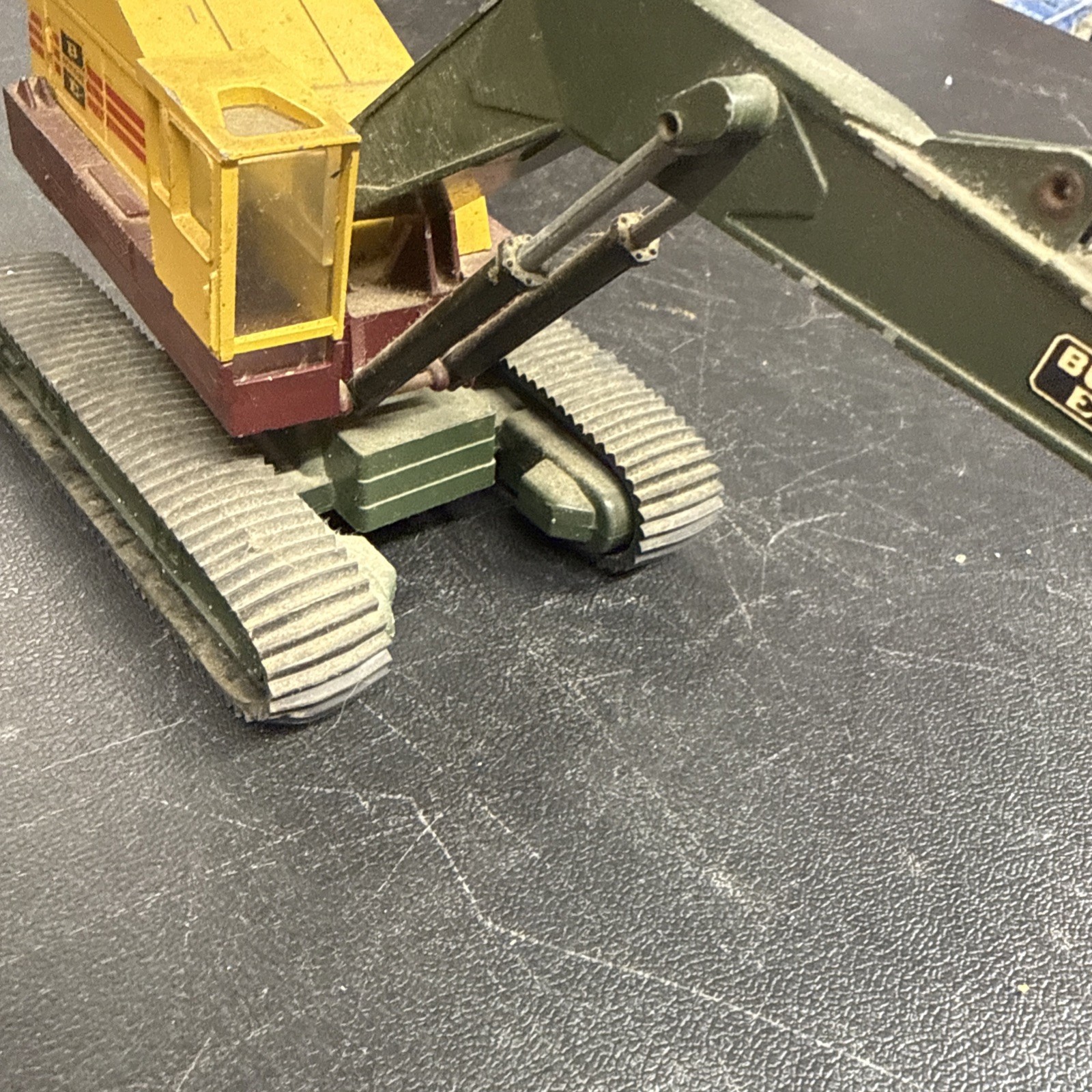 Bucyrus Erie 40-H Hydraulic Excavator Red Esco bucket 1/50 Diecast NZG# 139