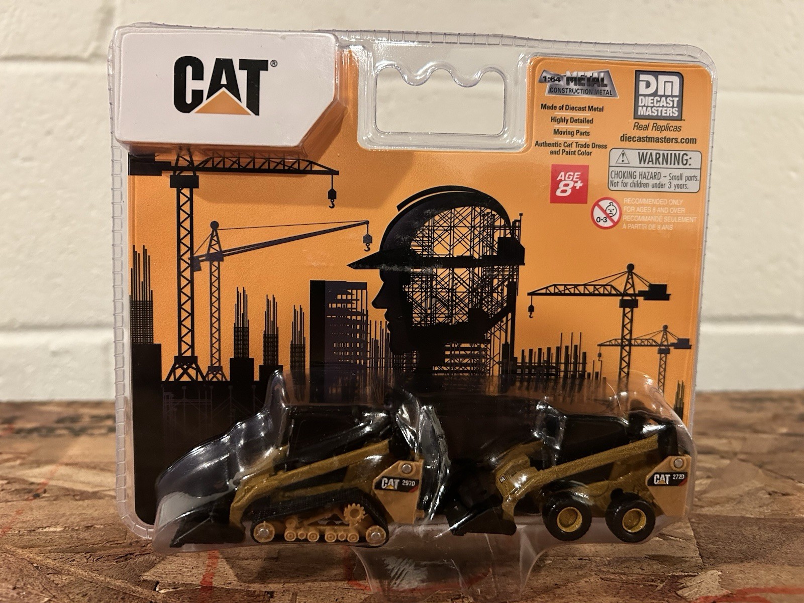 1/64 Scale Diecast Masters 297 D With Tracks & 272 D Rubber Tire
