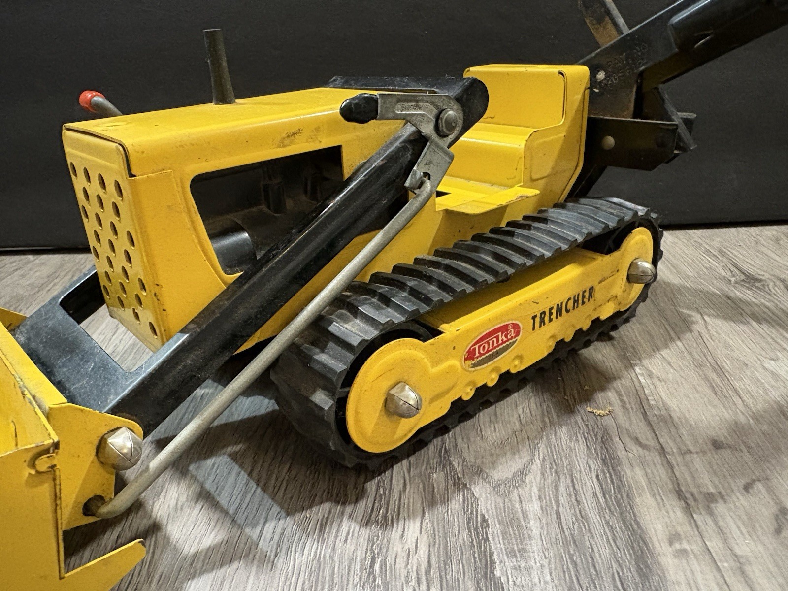 Vintage Tonka T-6 Crawler Trencher Backhoe Loader Pressed Steel Toy USA Tracks