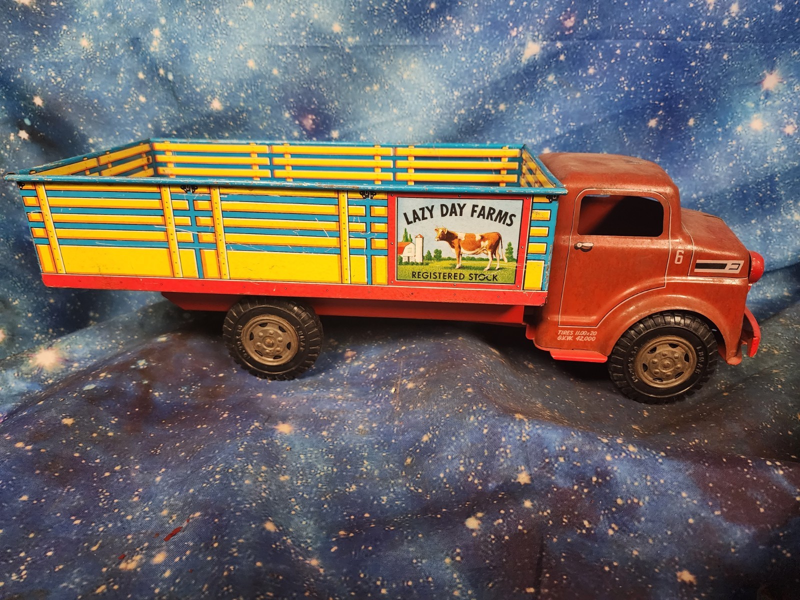 1950s MARX Lazy Day Farms Tin Truck. Great Graphics. Nice Condition. 18&Prime; Long