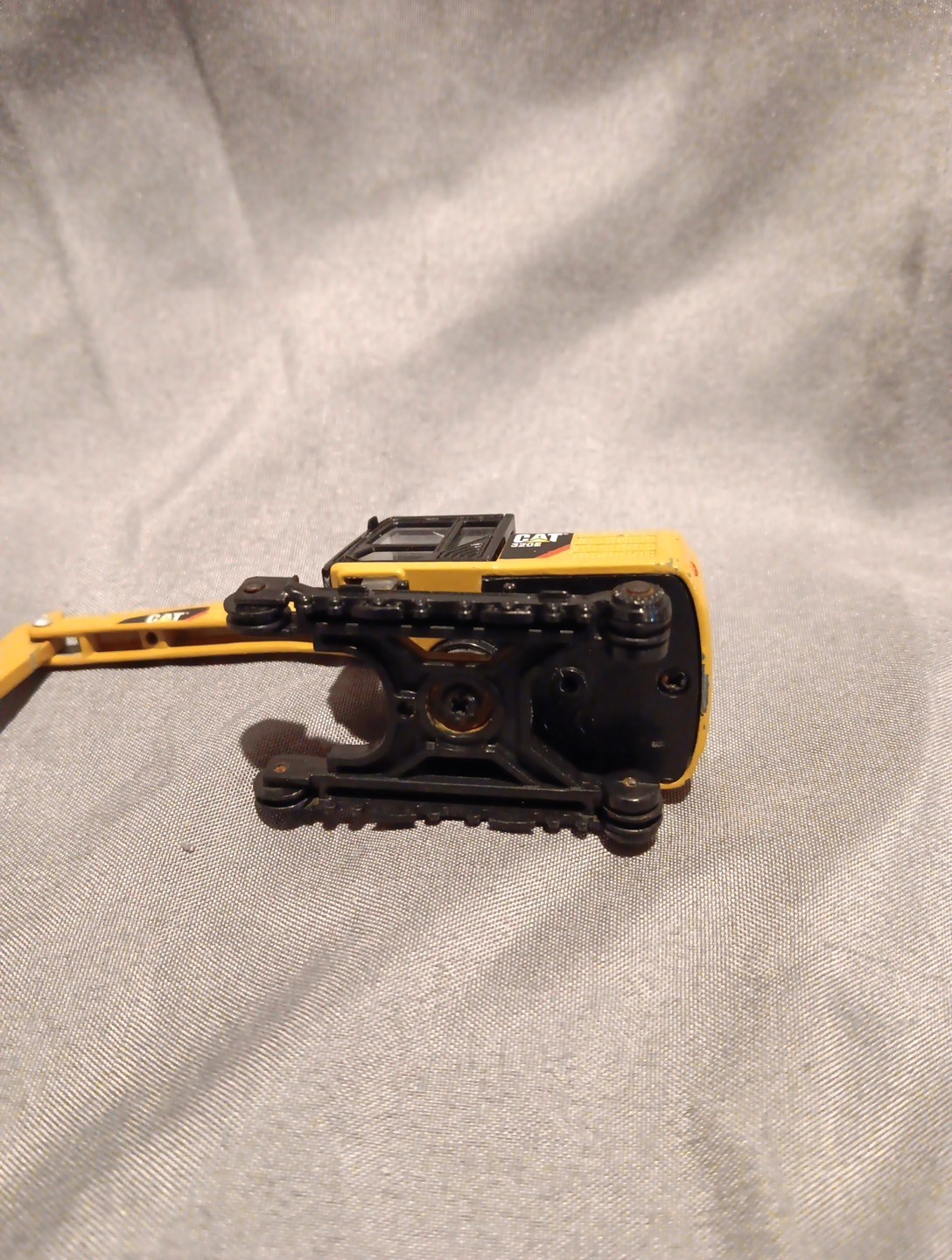 Toy State Industrial Caterpillar 320E Excavator Construction No Tracks Diecast