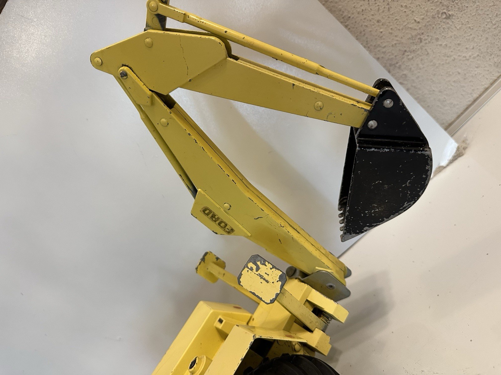 ERTL Vintage 1:22 Scale Diecast Ford 7500 Backhoe Loader Tractor Excavator