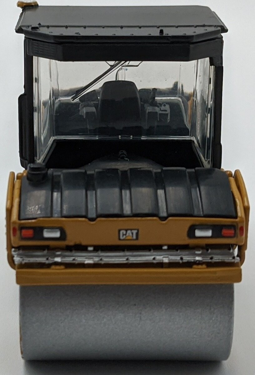 DieCast Masters 85595 1:50 Caterpillar CB-13 Tandem Vibratory Roller Vehicle NIB
