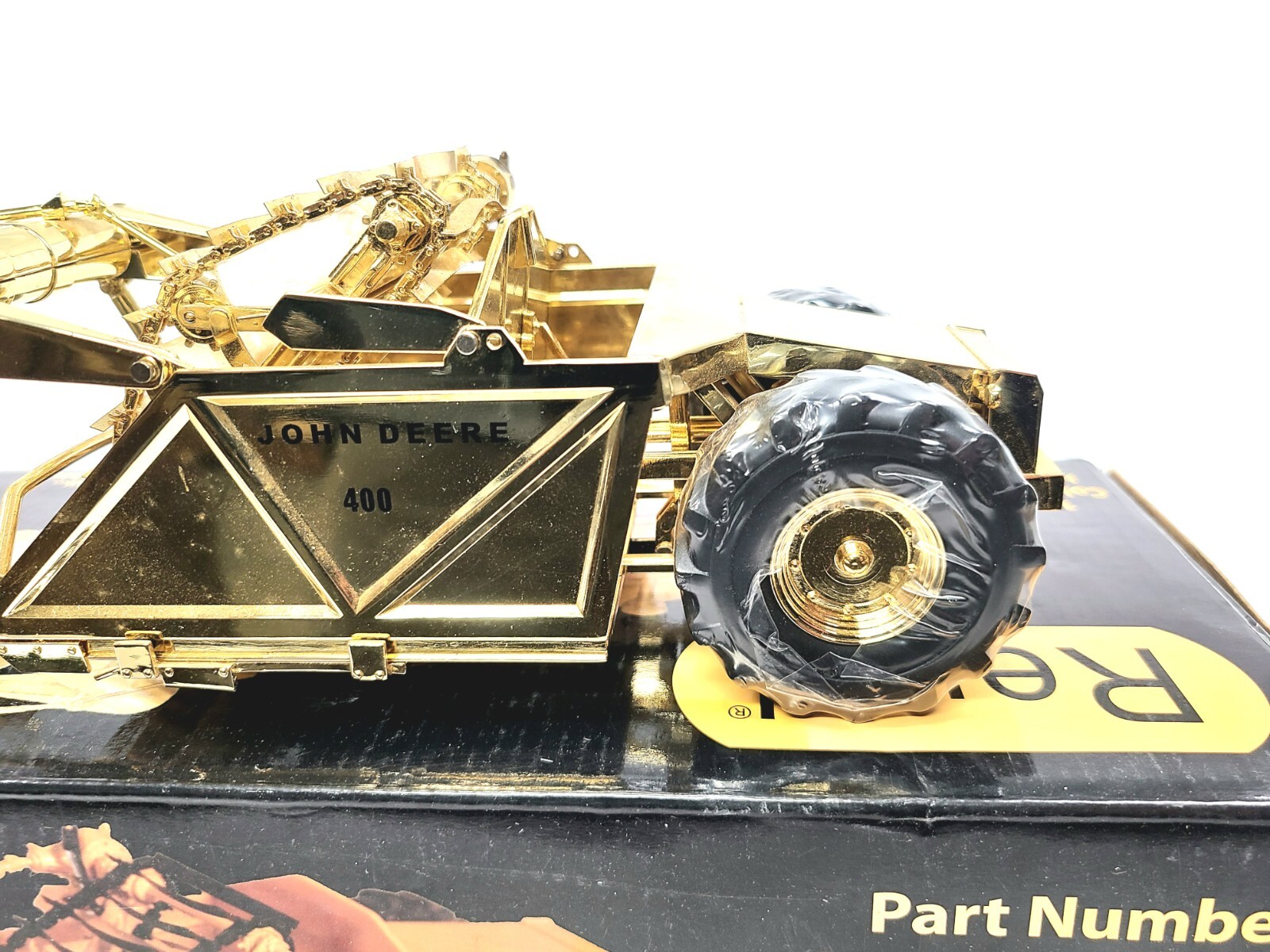 John Deere 840 Diesel with 400 Scraper – Gold Reuhl 1:24 Scale Model #JD840/400G