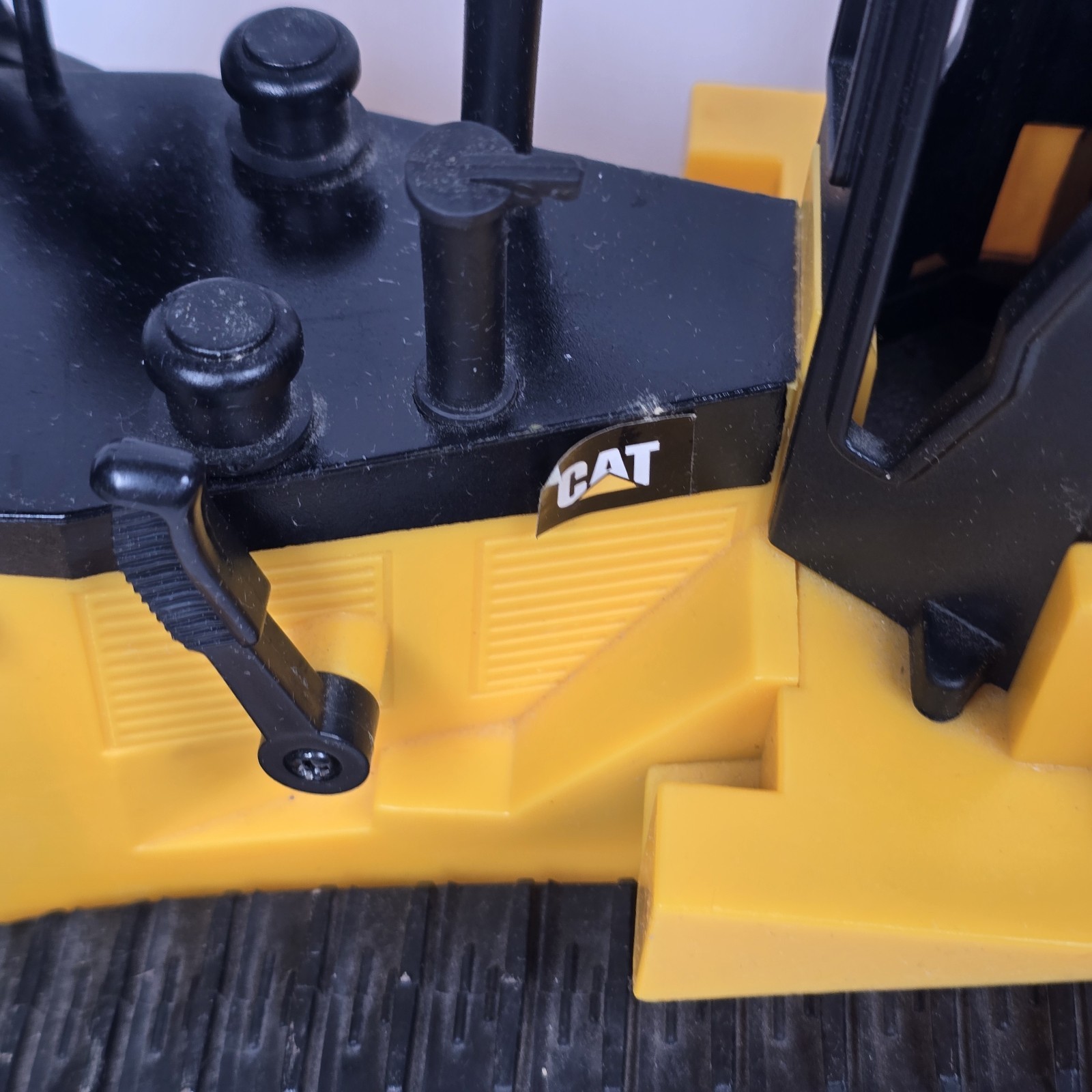 1995 TOY STATE INDUSTRIAL CATERPILLAR BULLDOZER Non Working W 2 Mini Dump Trucks