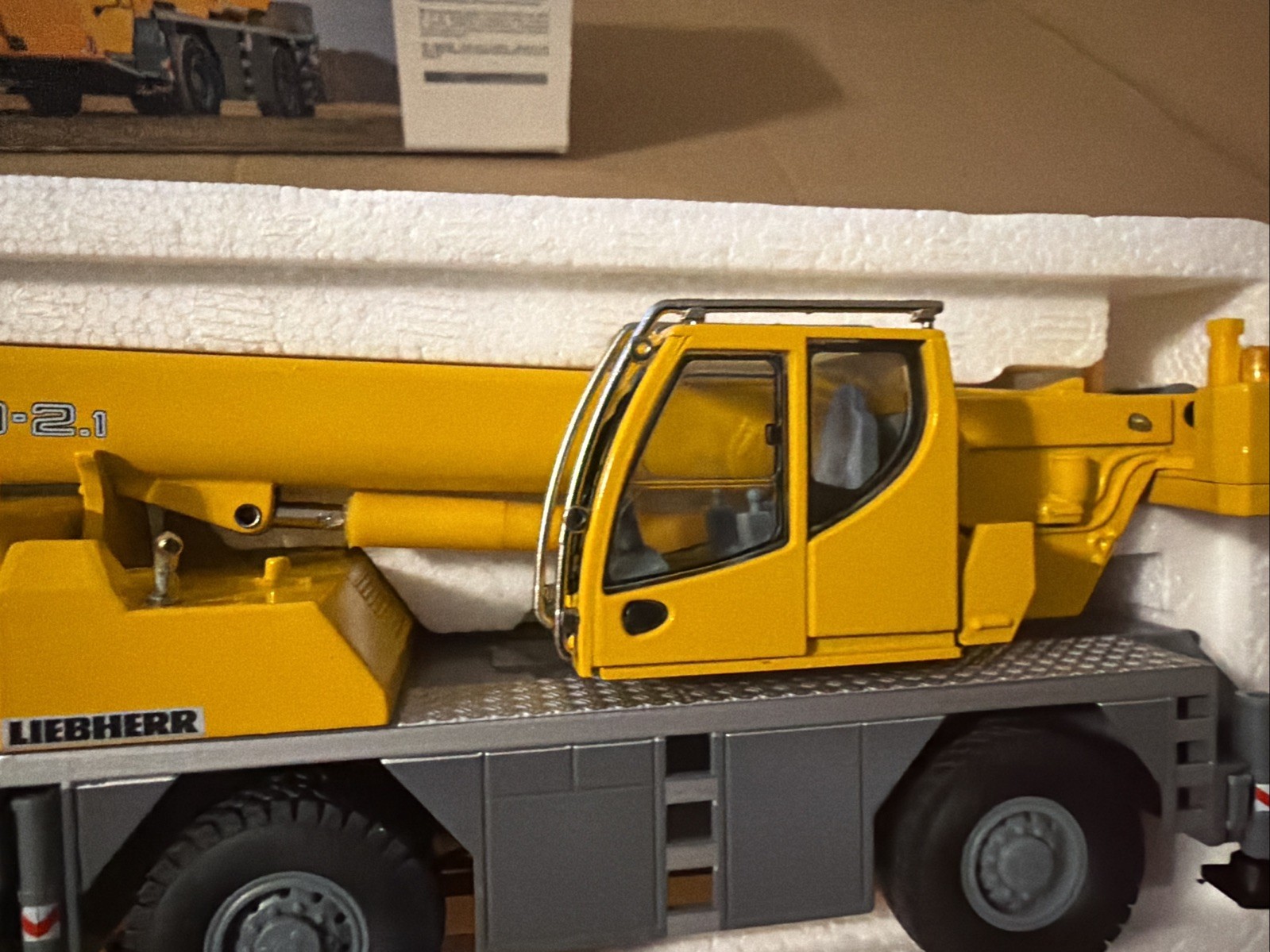 Liebherr LTM 1030-2.1 – 1:50 MOBILE CRANE 2105-06 New