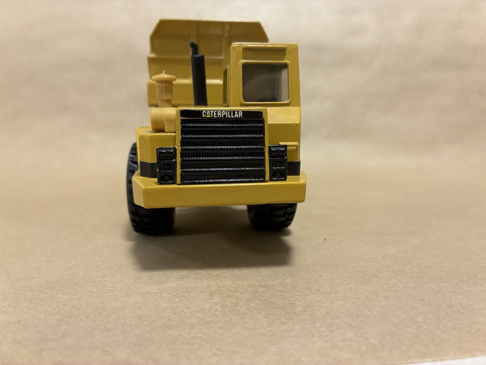 Ertl Cat D350D 1:50 scale die cast model