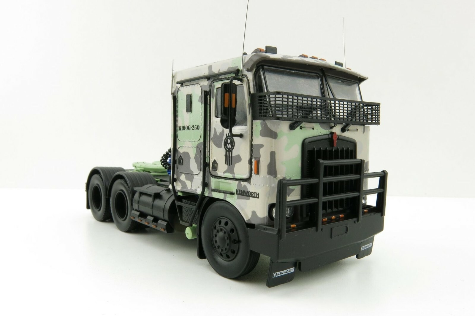 Kenworth K100G Truck – Force Series Iconic Replicas 1:50 Scale Diecast Model New
