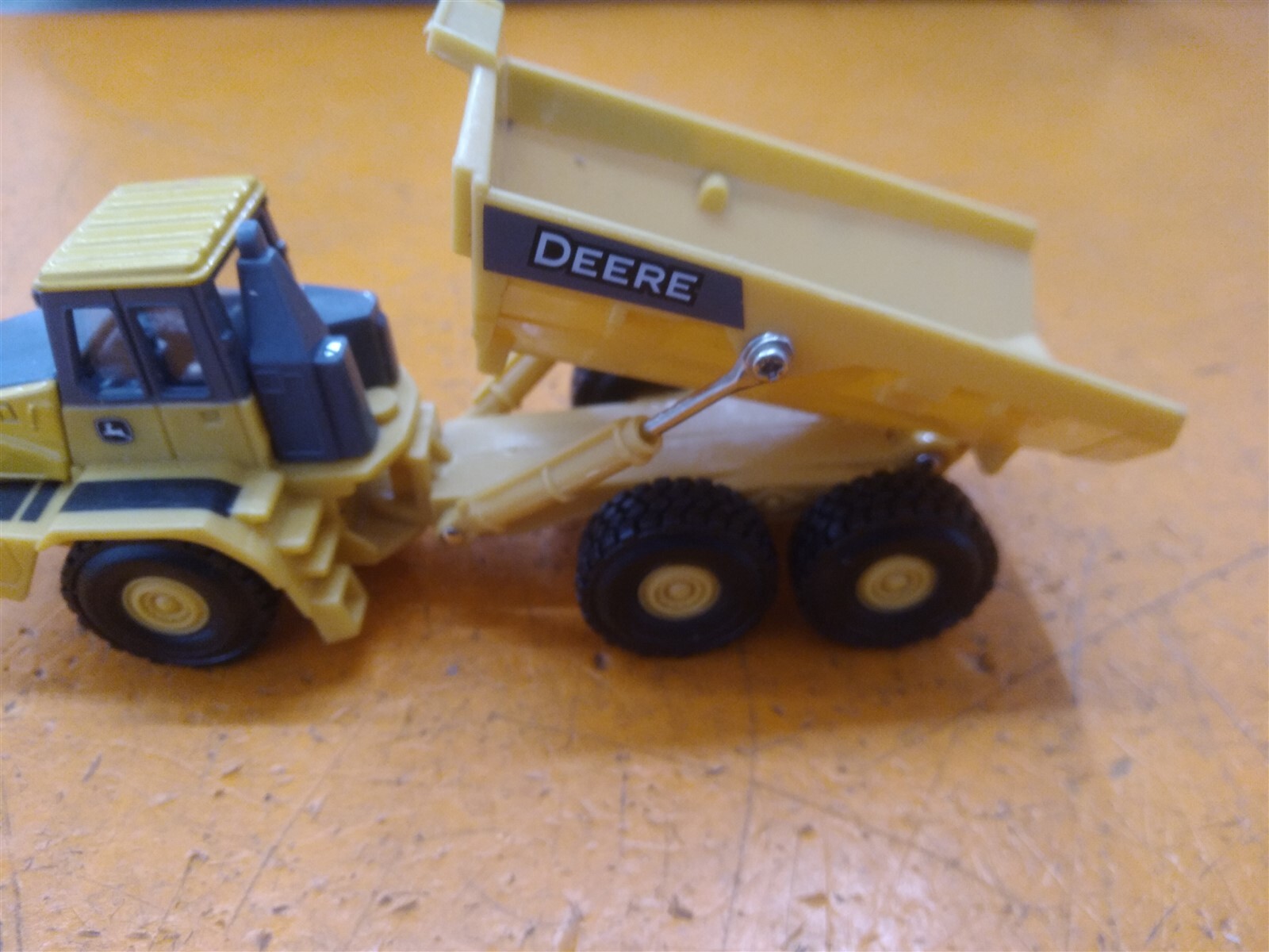 ⭐️⭐️⭐️⭐️⭐️John Deere TOMY Articulated Dump Truck 5 3/8&Prime; Plastic Construction