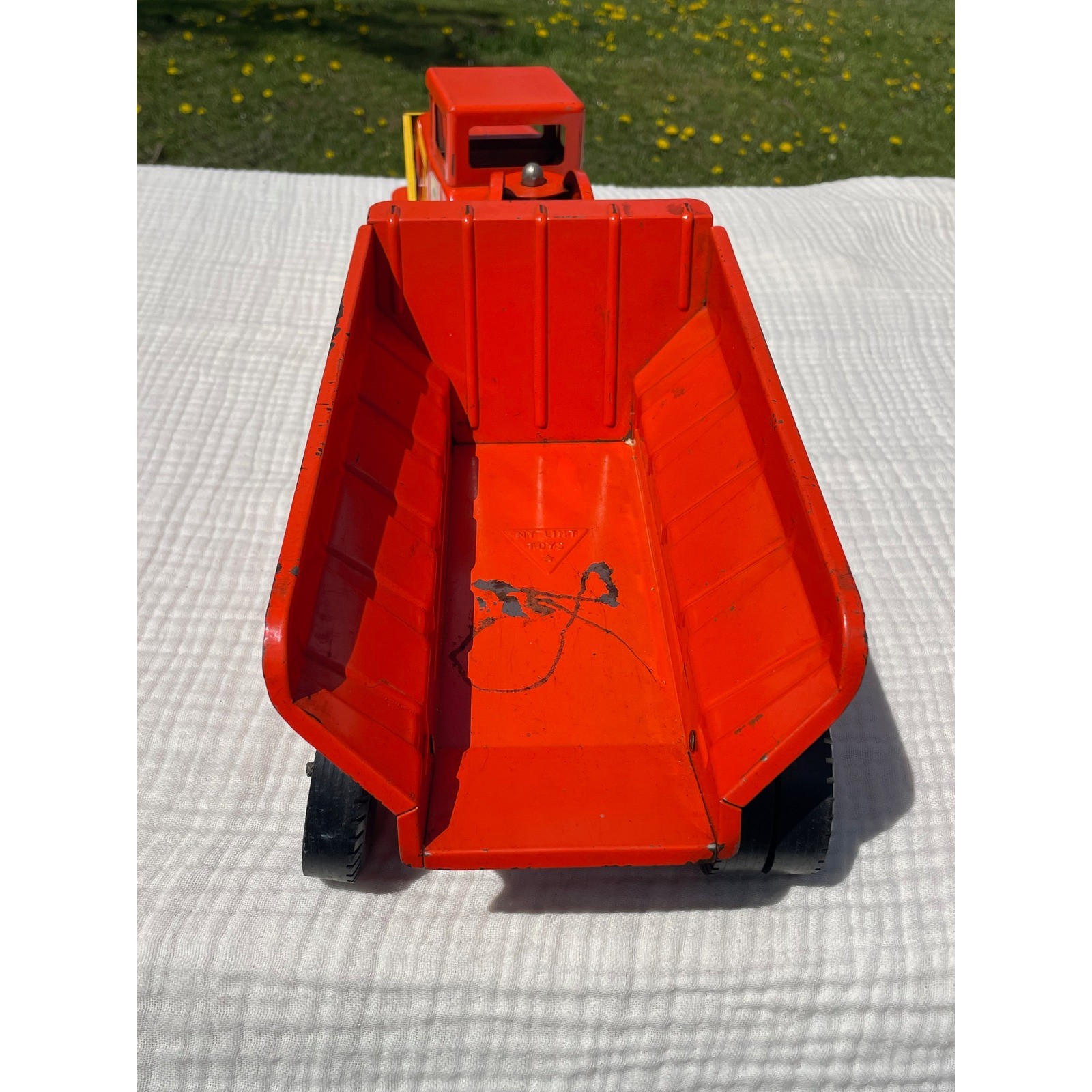 1959 – 1962 NYLINT #4600 Hydraulic Dumper Toy Hydraulic Dump Piston Works