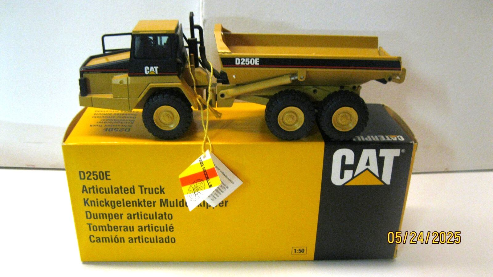 RARE CAT NZG CATERPILLAR D250E ARTICULATED TRUCK 1:50 NO.413 LAUNCH ED.W/BOX