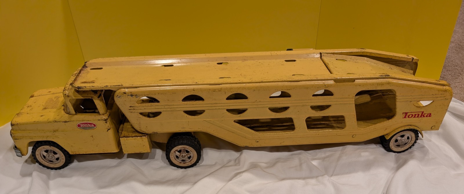 Vintage Yellow 1960s 20&Prime; Tonka Pressed Steel Car Carrier 840