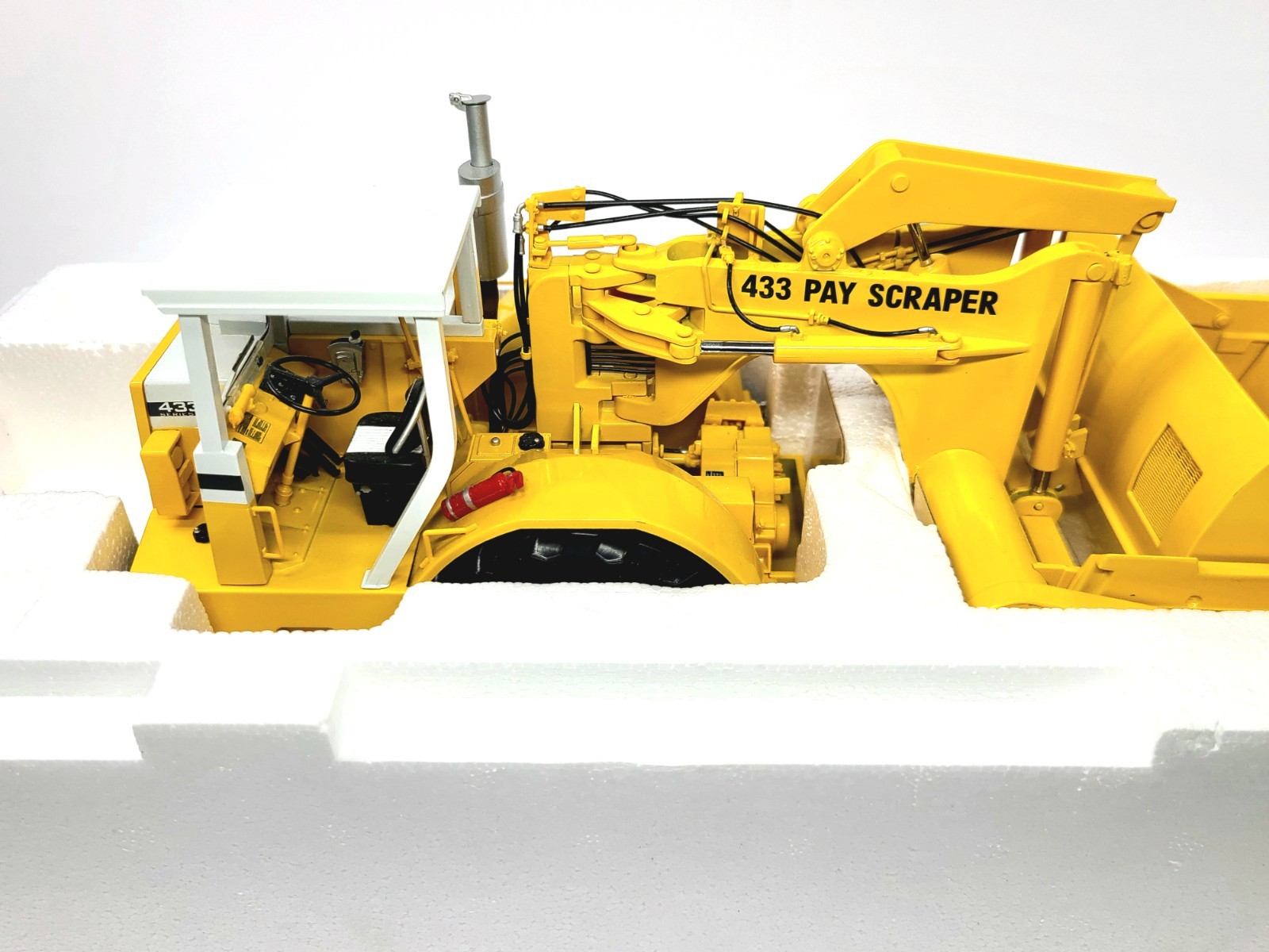 International IH 433 Pay Scraper – Yellow – First Gear 1:25 Scale #70-0180 New