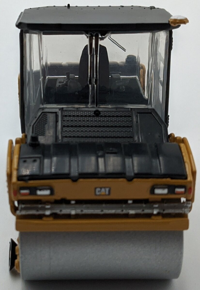 DieCast Masters 85595 1:50 Caterpillar CB-13 Tandem Vibratory Roller Vehicle NIB