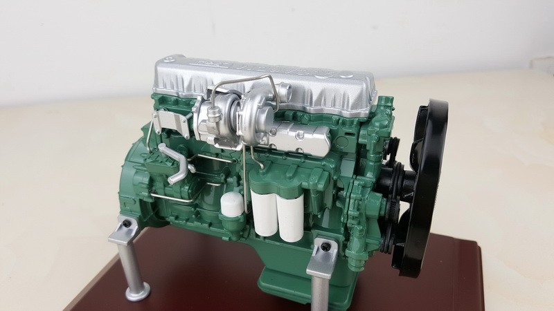1:12 Wuxi Diesel CA6DM Engine Construct Machinery Equipment Diecast Model