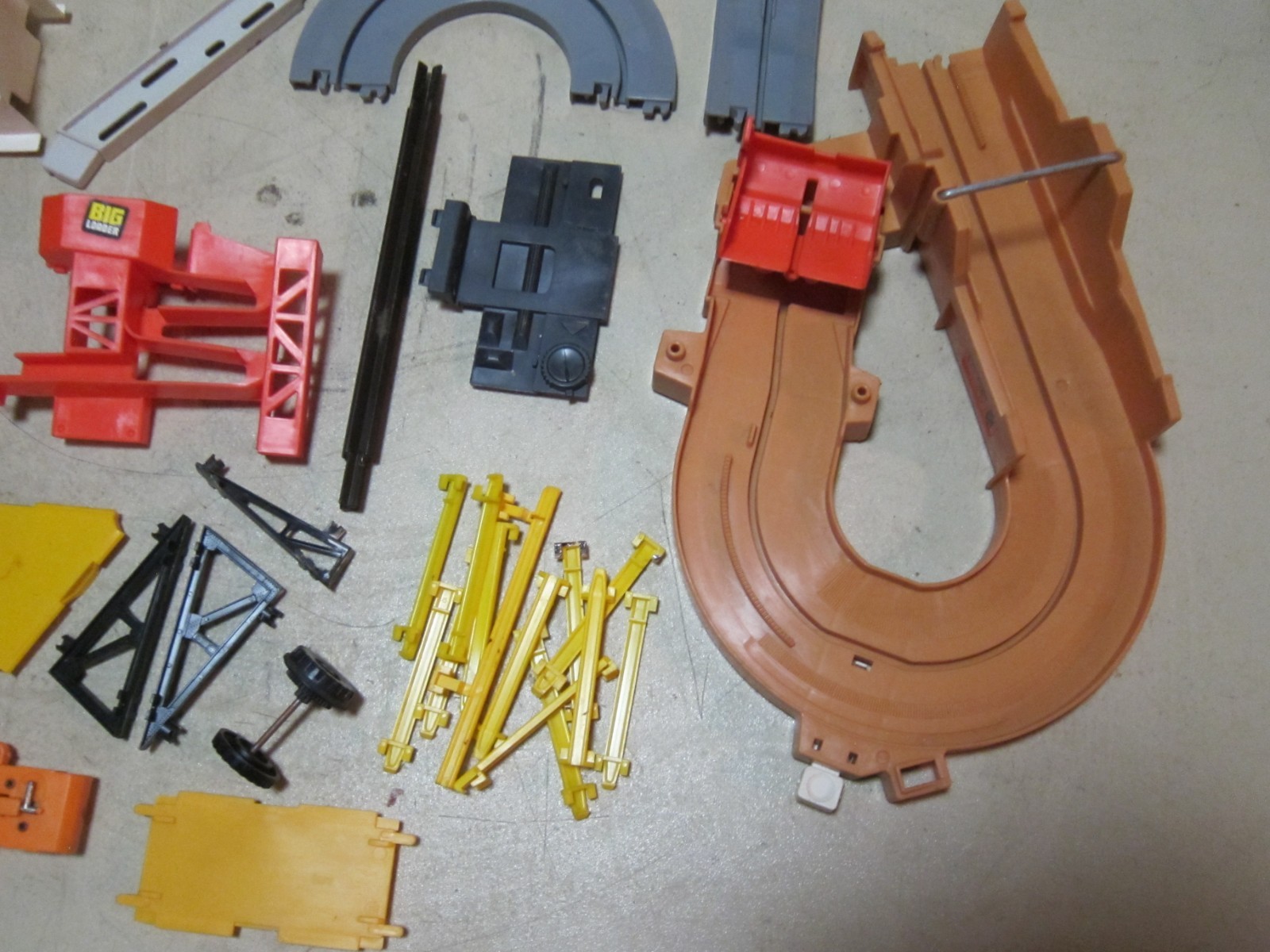 VTG 1977 Tomy Big Loader Construction set INCOMPLETE #5001, Parts as shown