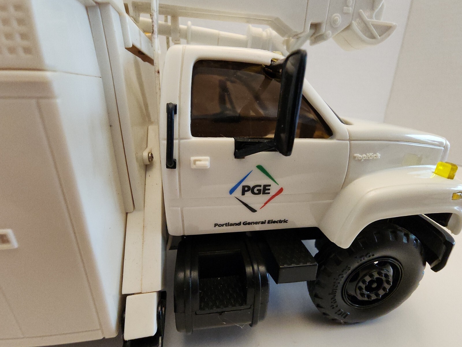 11&Prime; DG PRODUCTIONS-1996-2-1 Portland General Pole Setter Auger Digger Truck
