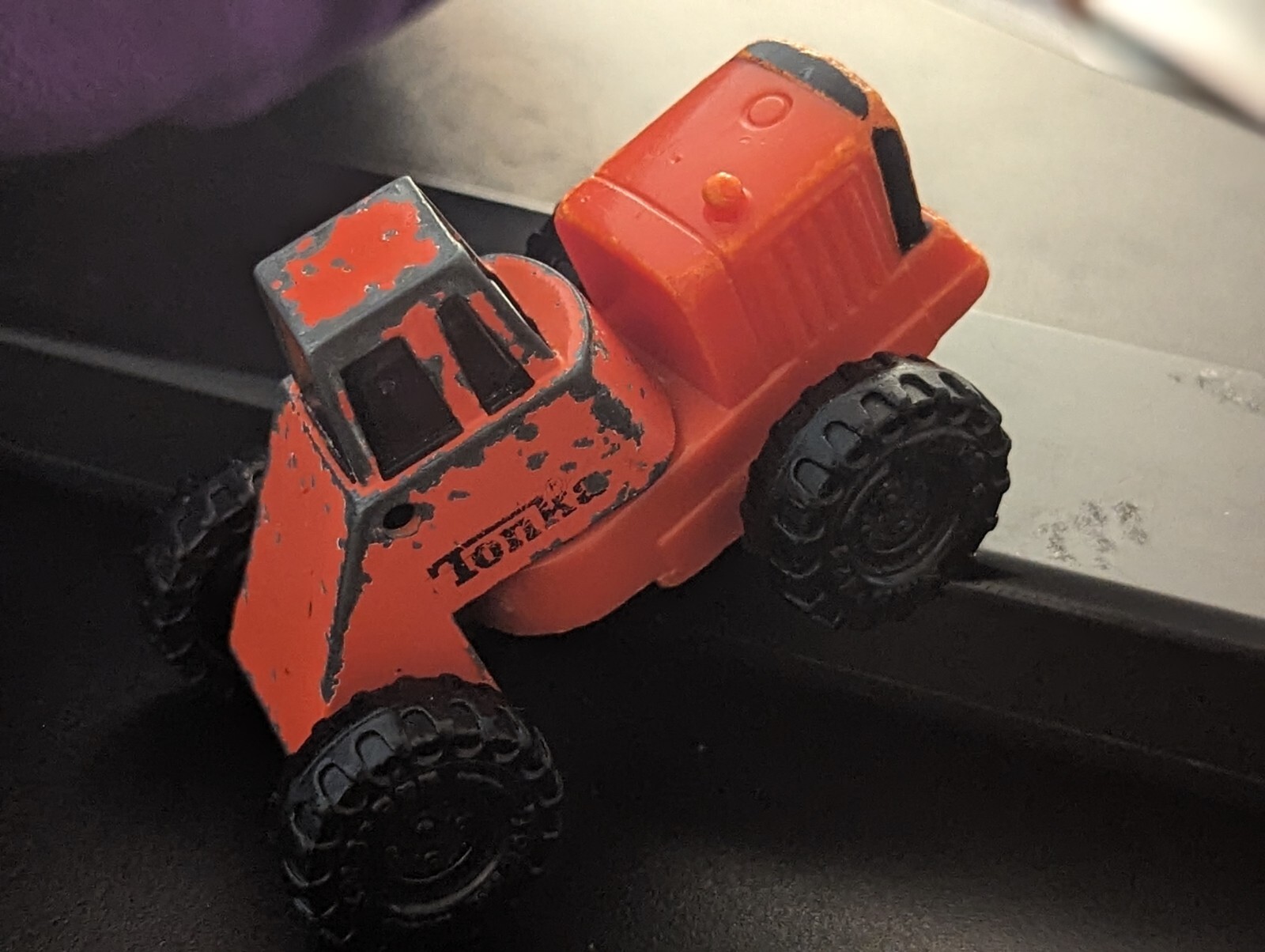 STUNNING 3&Prime; LONG X 2&Prime; W MFG 1992 TONKA CONSTRUCTION VEHICLE TANGERINE COLOR