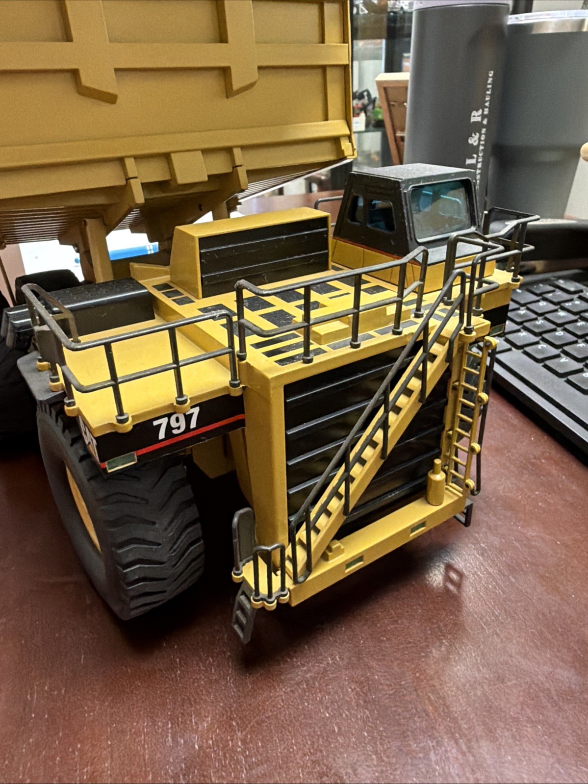 CAT 797 Off-Highway Truck 1:50 NZG