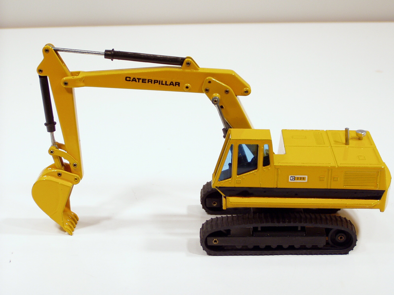 Caterpillar 225 Excavator – o/c – 1/50 – Joal #216 – MIB
