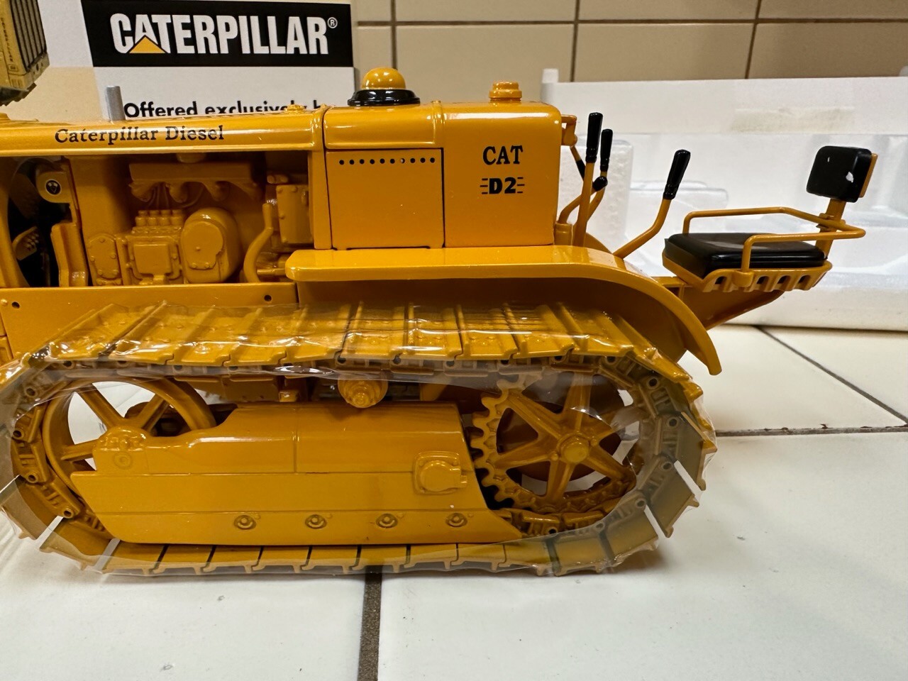 CATERPILLAR Cat D2 ORCHARD Crawler Tractor 2003 NTTC Spec Cast 1:16 Scale Model