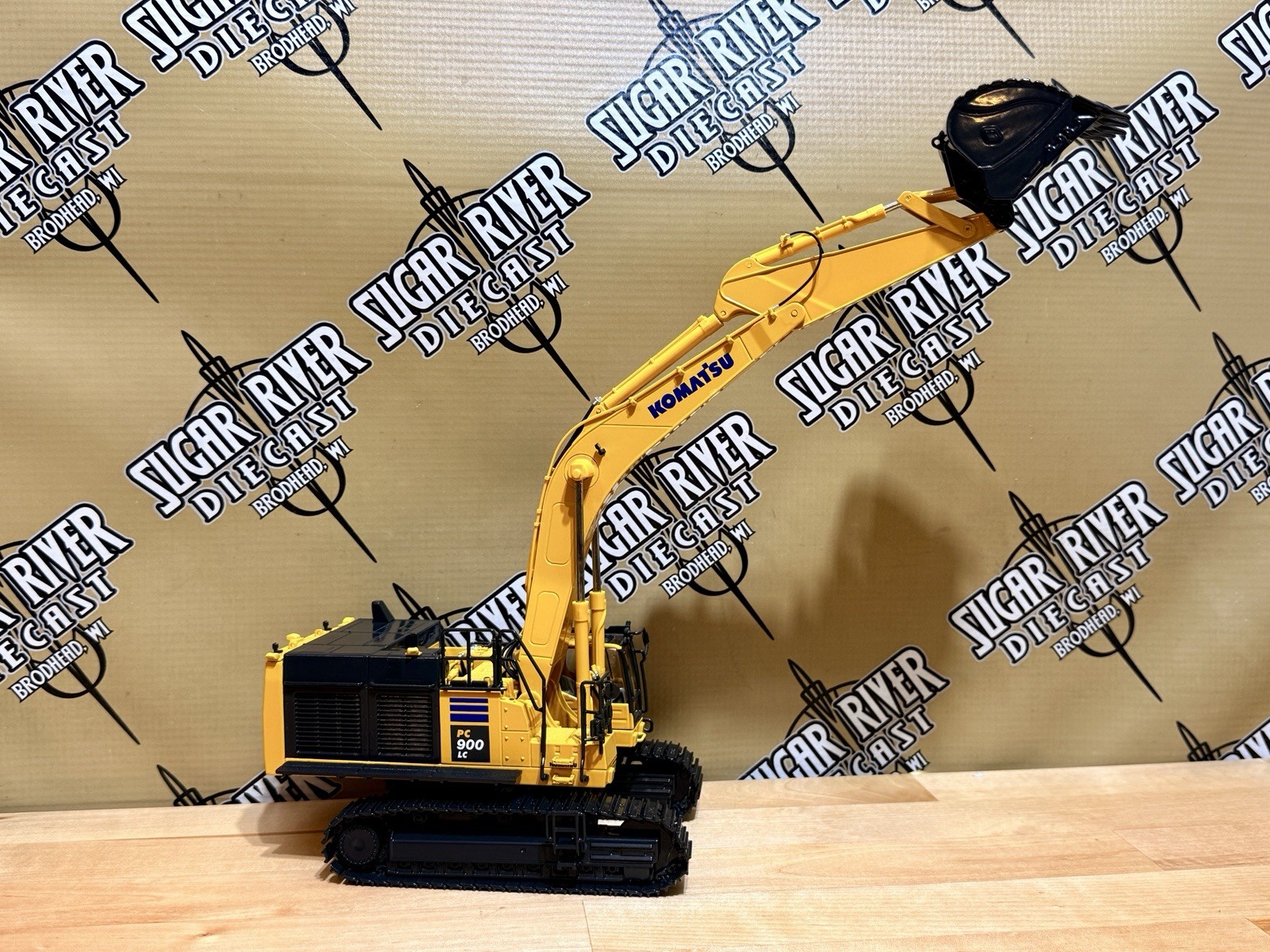 1:50 Komatsu PC900LC-11 Excavator First Gear Farm Toy