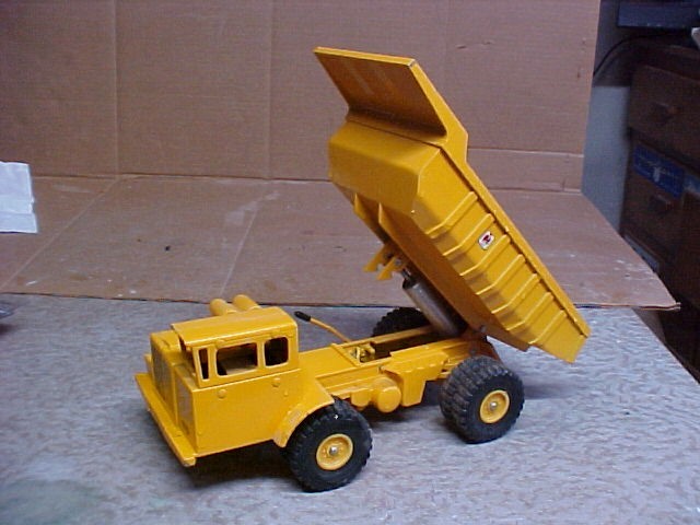 VINTAGE ERTL International Harvester Pay Hauler Toy Dump Truck