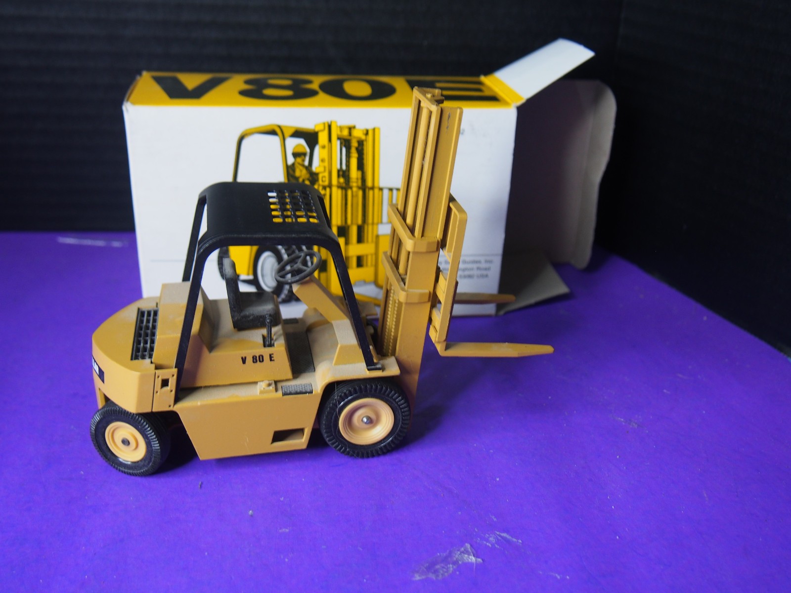 Caterpillar Cat V80E Forklift Truck – NZG 1:25 Scale Diecast Model #182