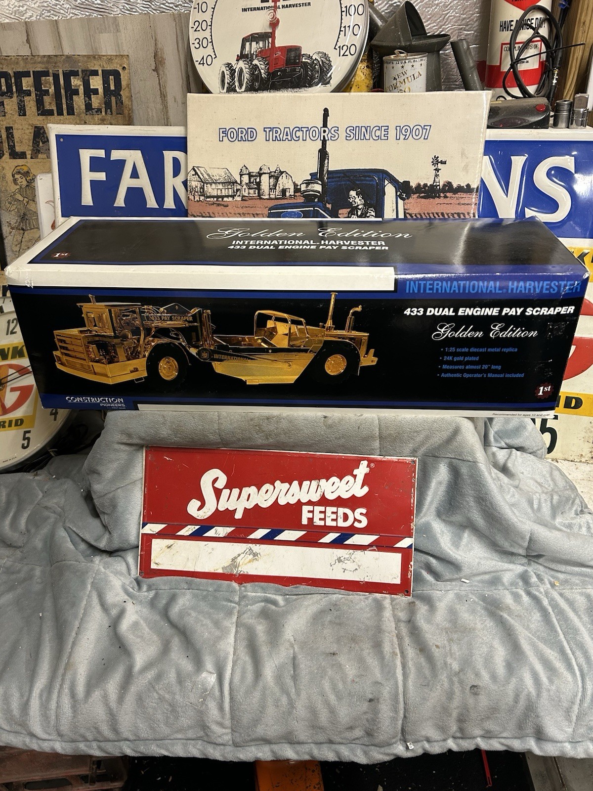 International IH 433 Pay Scraper – Gold First Gear 1:25 Scale Model New