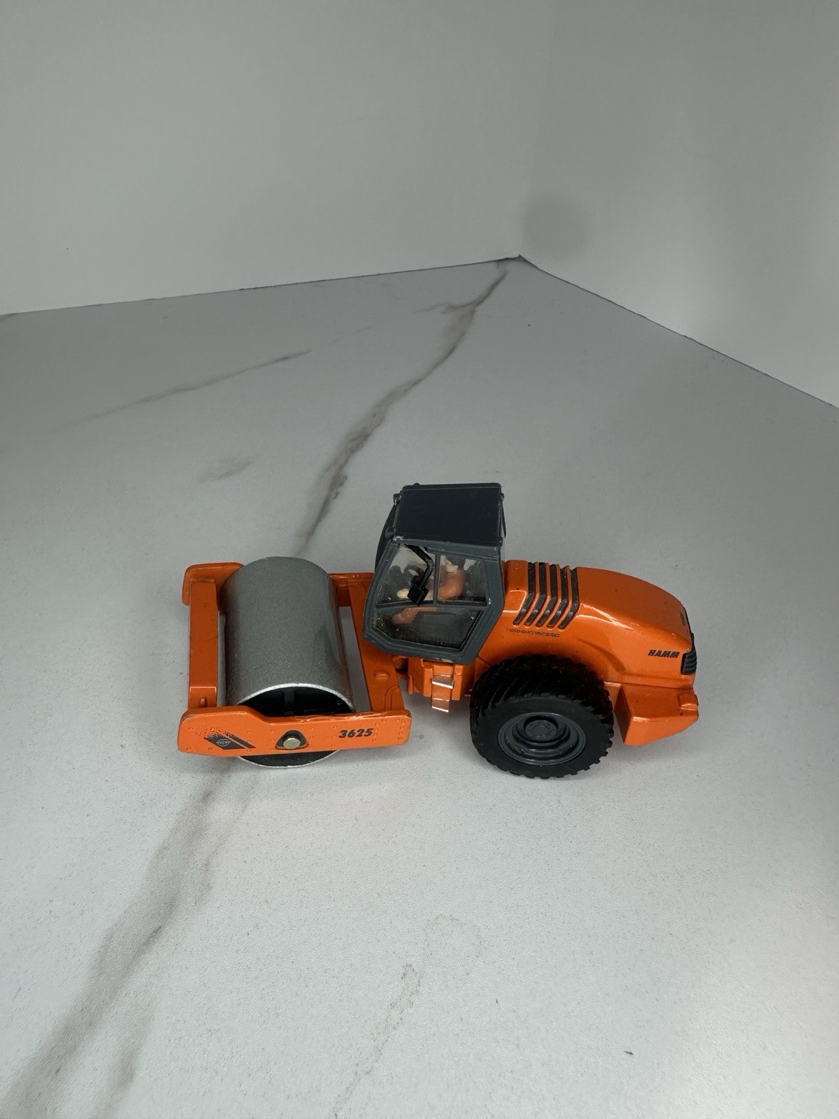 Hamm 3625 Single Drum Compactor w/Cab 1/50 Die-cast MIB