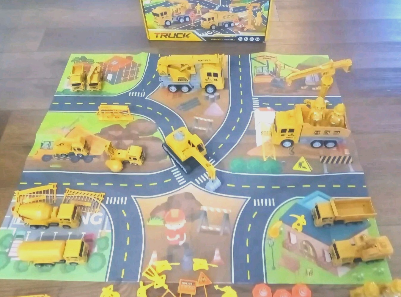 Construction Vehicles Toy Trucks w/Play Mat 38 Pieces Inc 11 Trucks Original Box