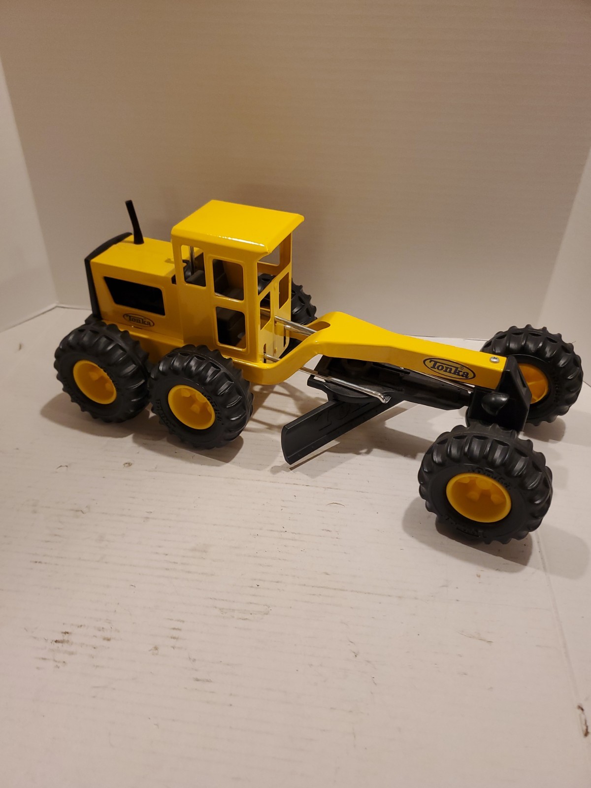 Vintage 1999 Tonka Pressed Steel Road Grader Tractor Toy (Lightly Used)