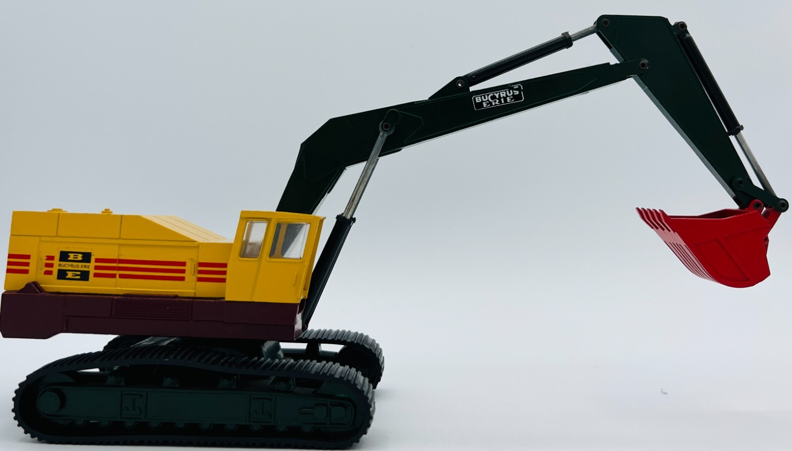 Bucyrus Erie 40-H Hydraulic Excavator red Esco bucket 1/50 Diecast NZG# 139