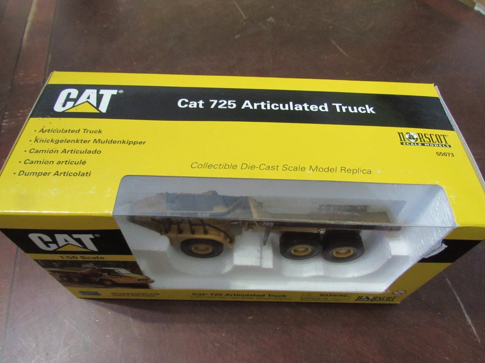 NORSCOTT 1/50 CAT 725 ARTICULATED TRUCK – NIB – NEVER DISPLAYED