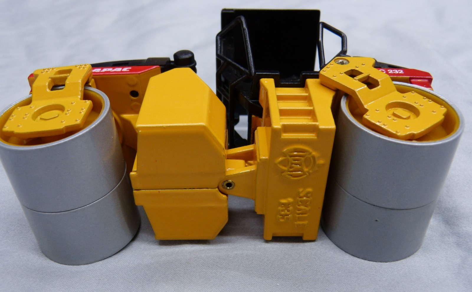 JOAL Dynapac CC232 Vibratory Roller 1/35 Die-Cast Compact Series No Box