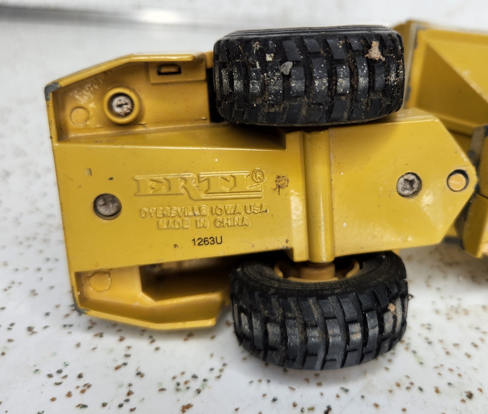 Ertl Mighty Movers 2431 1:50 Caterpillar D350D Articulated Dump Truck Die-Cast