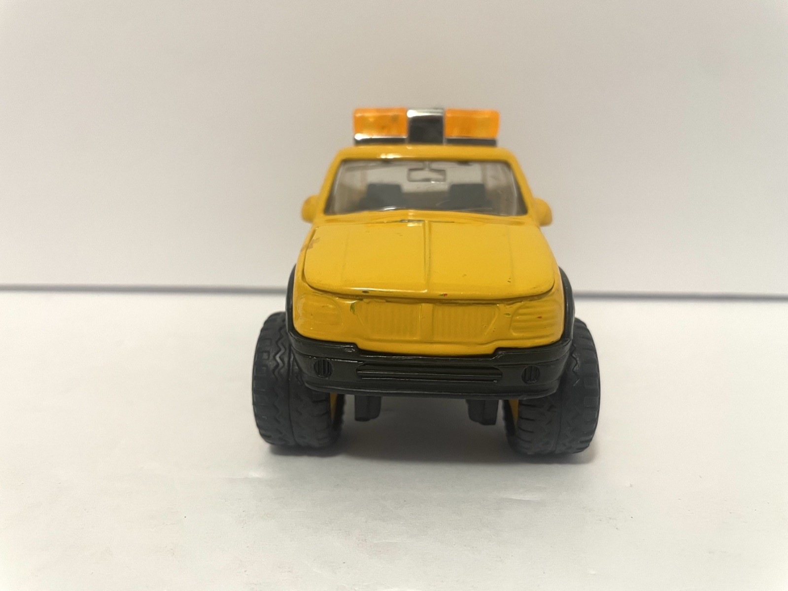 Soma Mighty Wheels Construction Company 4wd SUV Yellow Diecast 4&Prime; Long