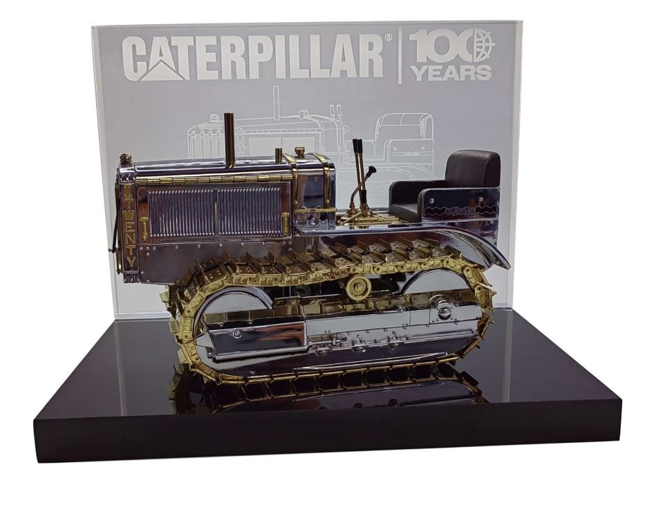 DIECAST MASTERS – Gold Color Construction Machine – CATERPILLAR D8 – 1/16 -…