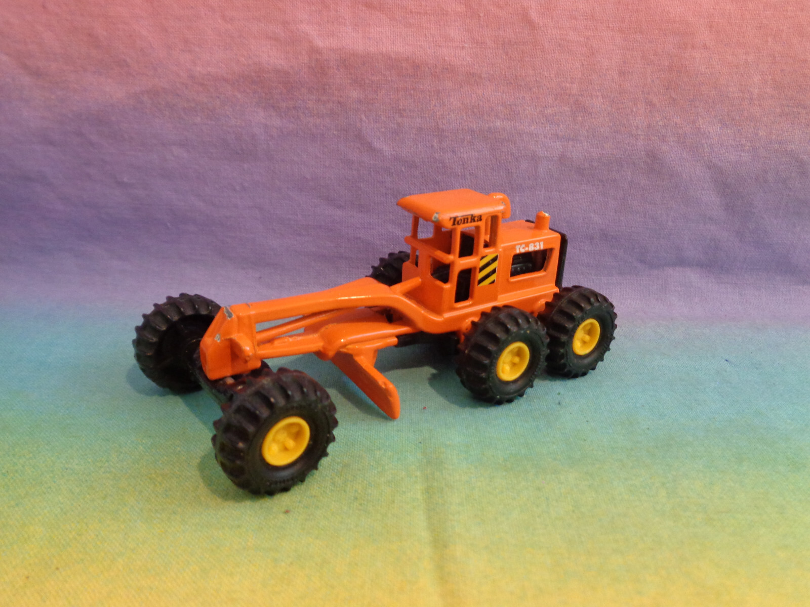 Vintage 1998 Tonka TC-831 Road Grader Orange – as is