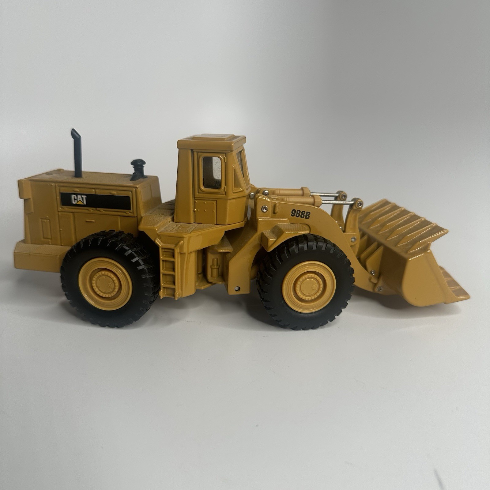 ERTL / CAT 988 B ARTICULATED FRONT LOADER 1:50 Scale Die Cast Model CATERPILLAR