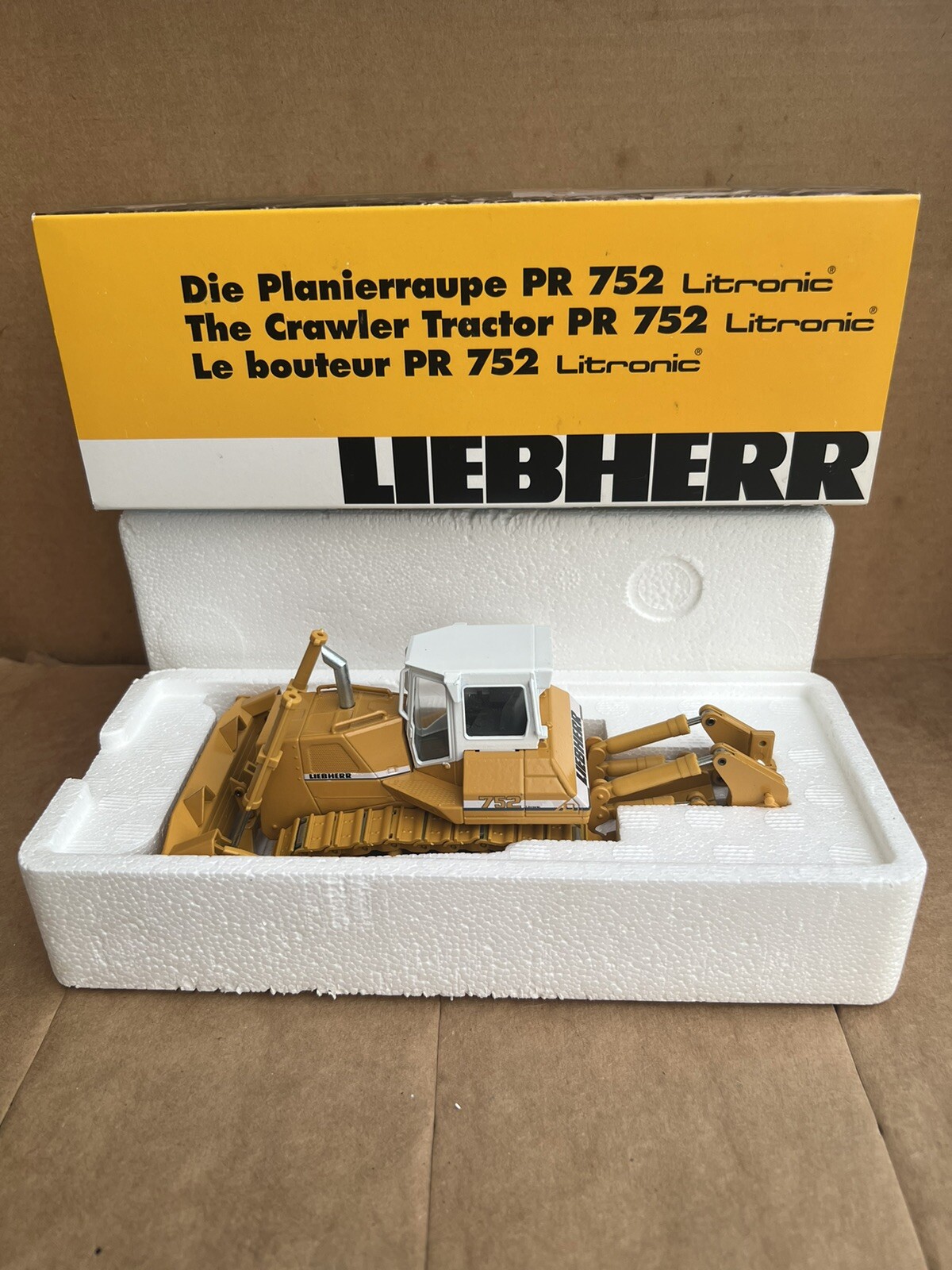 Conrad Liebherr PR 752 Dozer Crawler #2806 MIB