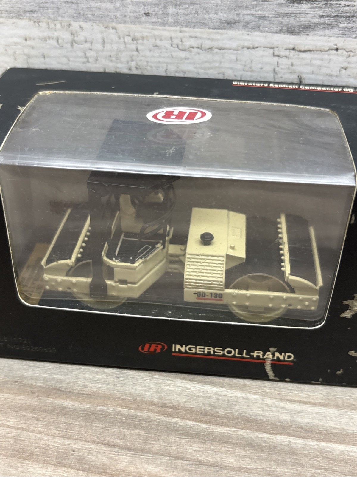 1/72 Ingersoll Rand Asphalt Roller Compactor DD-130 Construction Model Toy