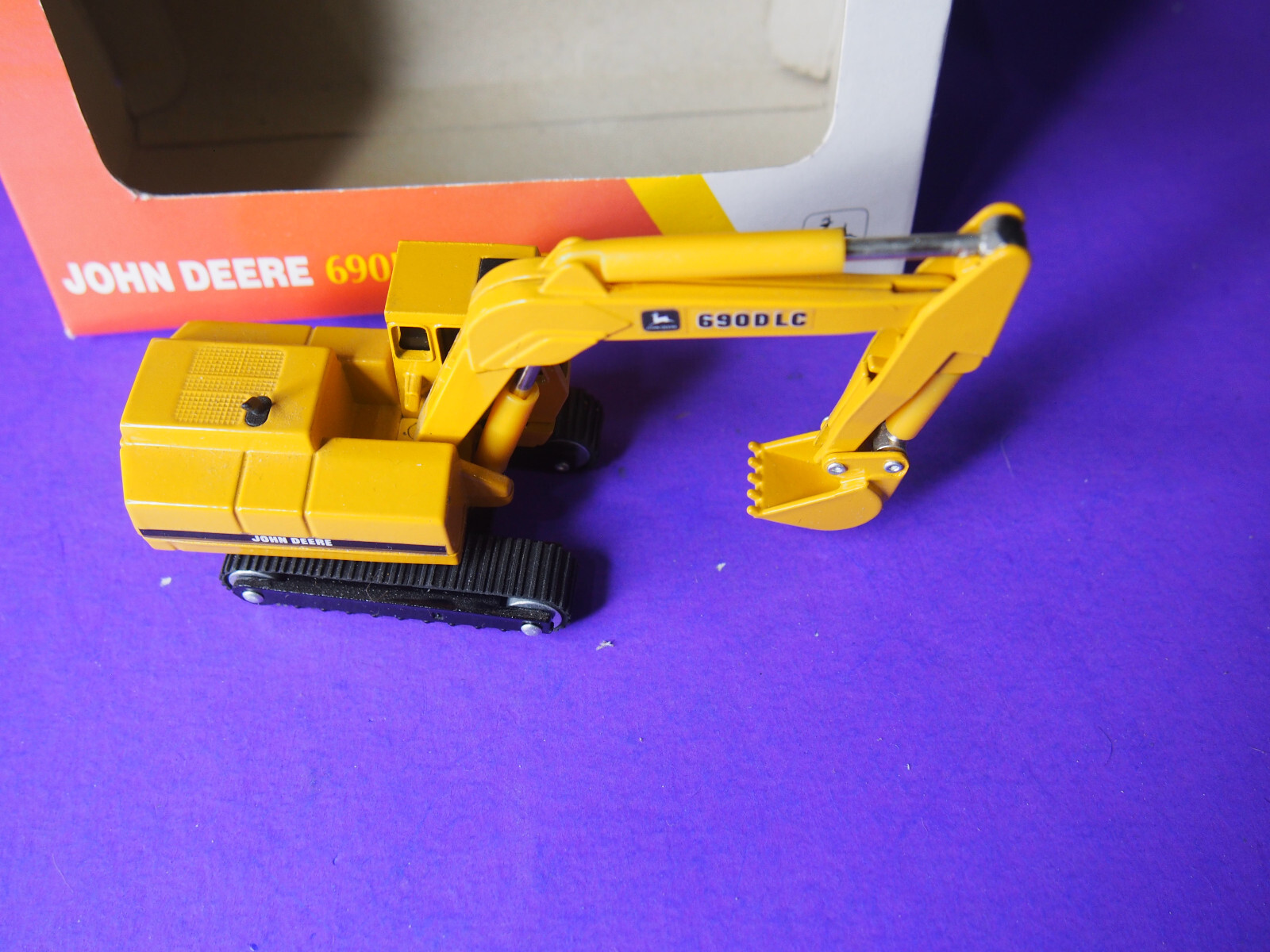 1/64 John Deere 690DLC Excavator