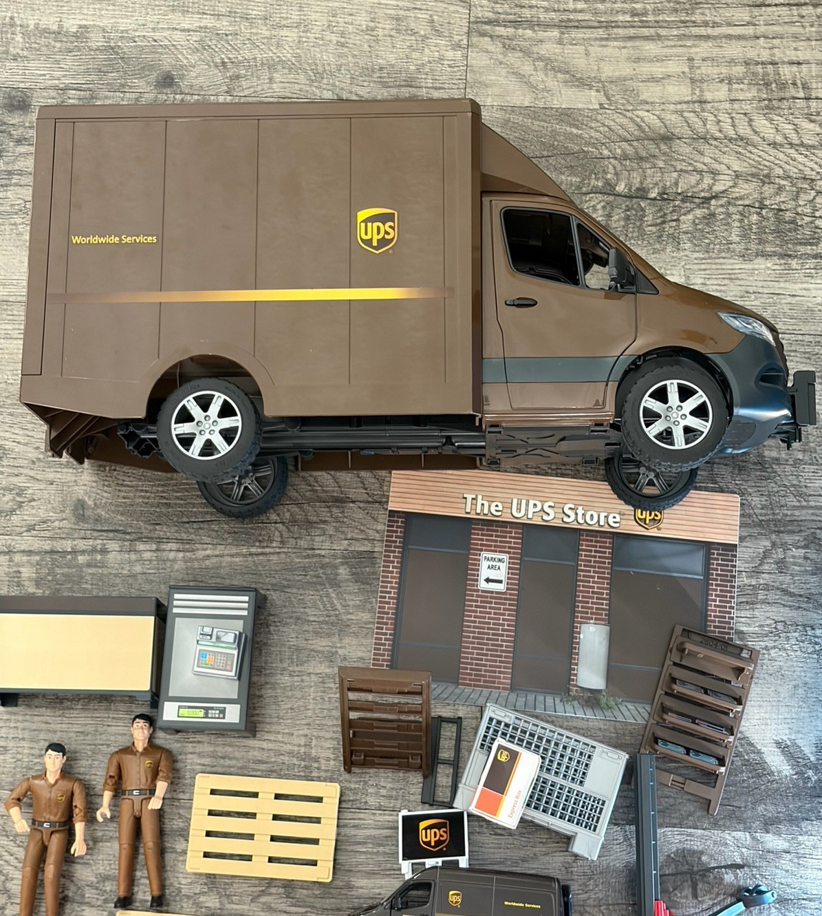 1/16 Mercedes-Benz Sprinter UPS Truck Bruder 02678 2 Drivers Package Forklift +