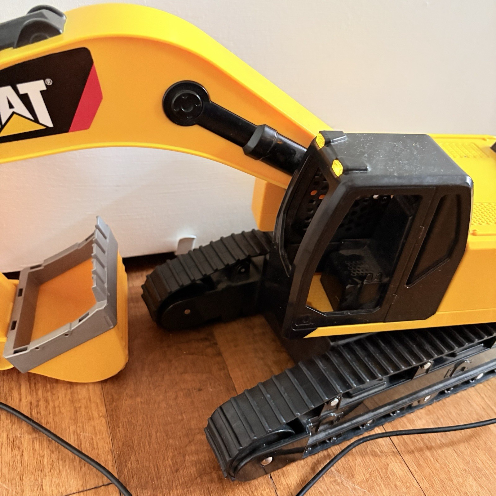 Toy State vintage plastic Caterpillar CAT wired Remote Control Excavator sounds