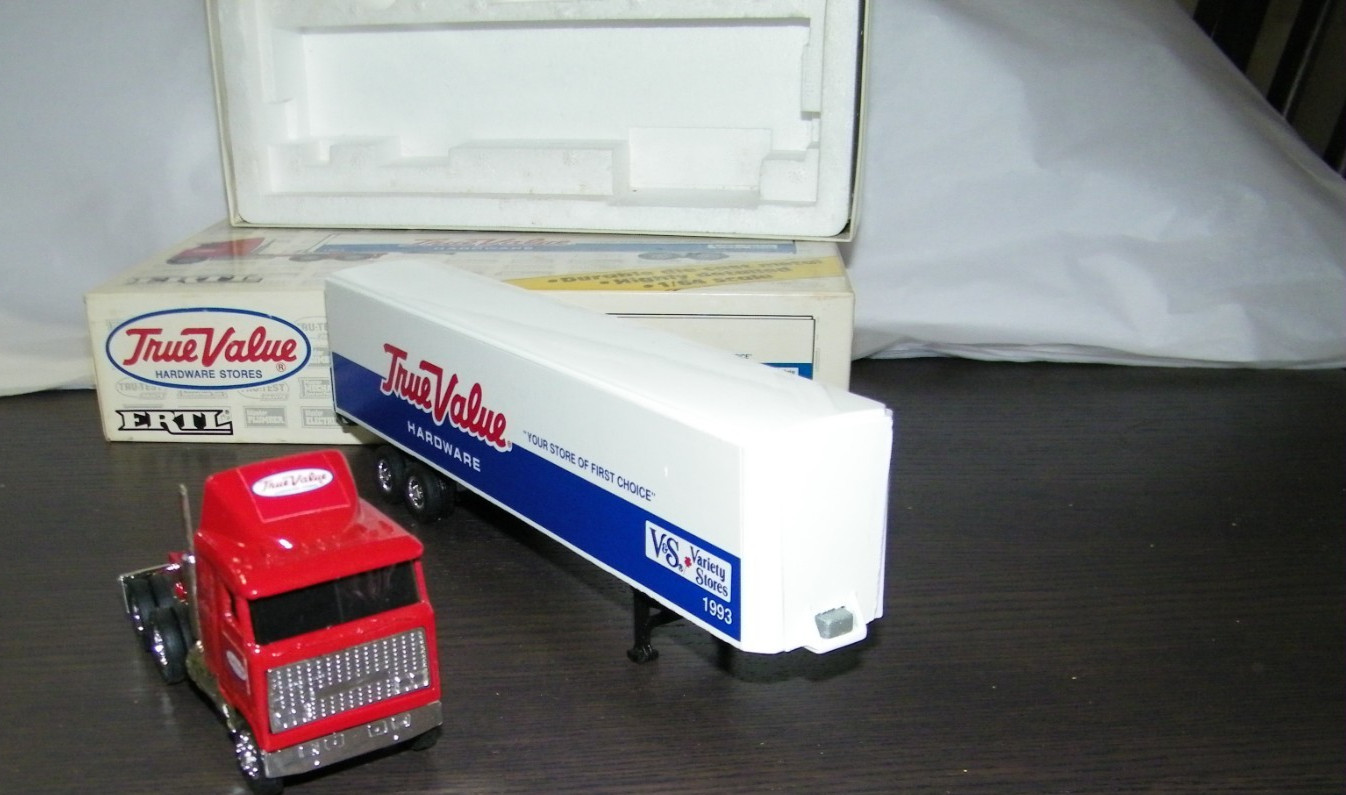 1993 Ertl True Value Hardware Cab Over With Trailer 1/64 New in Box 3855