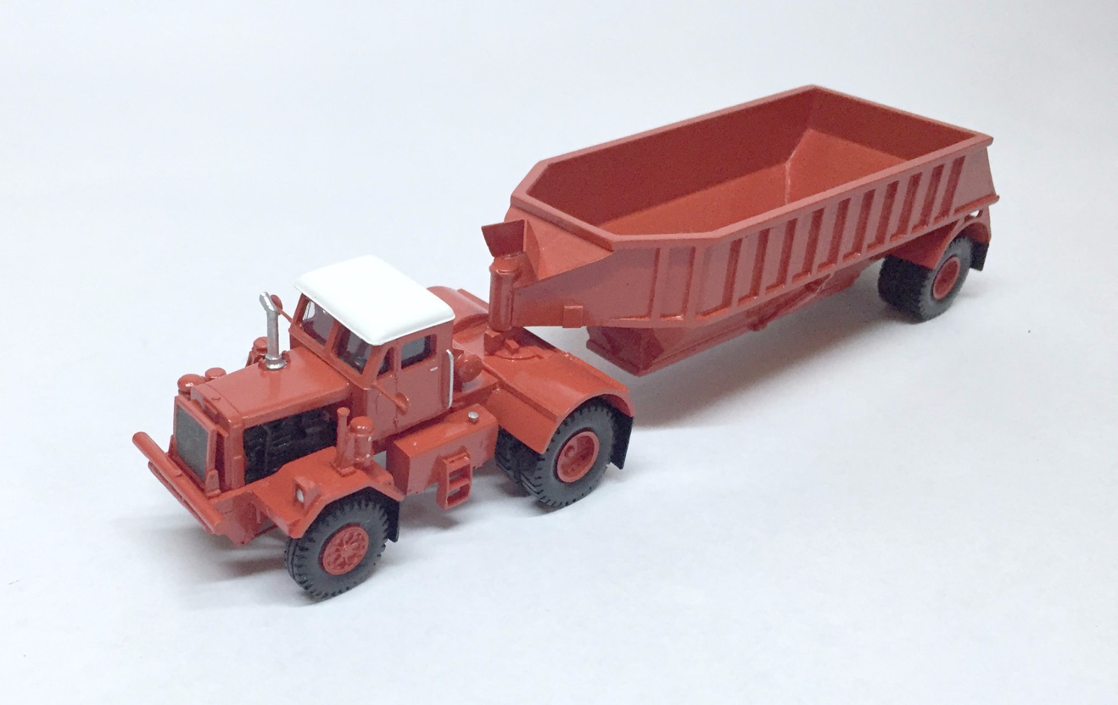 HO 1/87 KW Dart 50 BDT/Bottom Trailer – RED – Ready made Resin Model